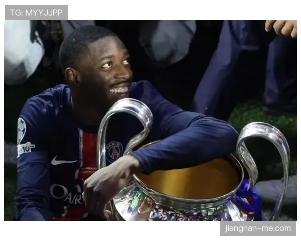 奥斯曼·登贝莱把衣橱当橱窗，成箱名牌随手一丢，我还在拼命等折扣