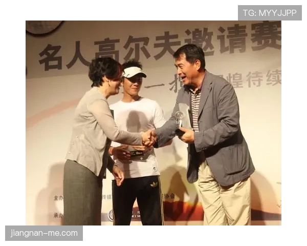 邢傲伟球场一本正经，私生活消费却像明星，这反差把我劝退了